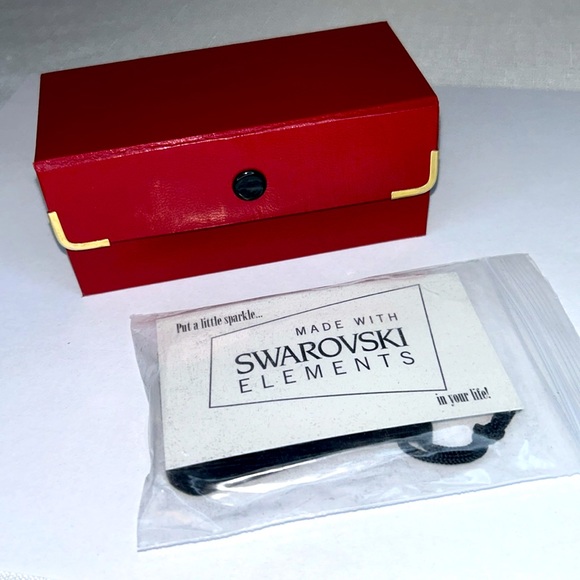 Swarovski Crystal Red Heart Necklace & Earrings Set New with Jewelry Box - Picture 5 of 5